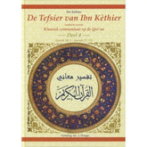 Religieus boek met gouden en blauwe patronen, bevat ibn Kathir deel 4 tekst
